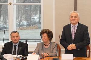 Ilustracja: Jubileusz Zakładu Kartografii PW <br />
Od lewej: dr hab. Paweł Pędzich, prof. Alina Maciejewska, prof. Stanisław Wincenciak