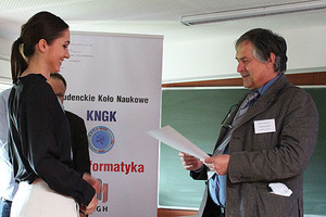 Ilustracja: O analizach środowiskowych na AGH <br />
Marta Ociepa, laureatka pierwszego miejsca w konkursie referatów (fot. Michał Starzec)