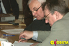 Ilustracja: <b class=pic_title>Witold Radzio, dyrektor Departamentu Informacji o Nieruchomościach GUGiK (z prawej), i Stanisław Kochański, lubelski WINGiK</b> <br />
<br />
<b class=pic_author>fot.  Jerzy Przywara</b><br />
<br />
