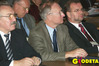 Ilustracja: <b class=pic_title>Silna ministerialna ekipa: od lewej Jerzy Kul (Ministerstwo Infrastruktury), Ryszard Preuss, Janusz Dygaszewicz (obaj GUGiK), z tyłu Jerzy Kozłowski (Ministerstwo Rolnictwa)</b> <br />
<br />
<b class=pic_author>fot.  Jerzy Przywara</b><br />
<br />
