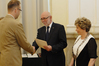 Ilustracja: <b class=pic_title>Inauguracja roku akademickiego 2018/2019 na Wydziale Geodezji i Kartografii Politechniki Warszawskiej</b> <br />
<br />
<b class=pic_description>Dr Krzysztof Bakuła odbiera nagrodę indywidualną stopnia I za osiągnięcia naukowe w latach 2016-2017</b> <br />
<br />
<b class=pic_author>fot.  Damian Czekaj</b><br />
<br />
