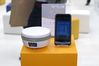 Ilustracja: <b class=pic_title>Intergeo 2018: tachimetry i odbiorniki GNSS</b> <br />
<br />
<b class=pic_description>SatLab SL700 to następca popularnego odbiornika SL600. Wyróżnia go m.in. płyta odbiorcza NovAtel 7. generacji. Ten i inne modele SatLaba sprzedawane są również z pancernymi tabletami i smartfonami wyposażonymi w aplikację polową bazującą na Androidzie. Polski dystrybutor proponuje specjalną aplikację QuickGNSS</b> <br />
<br />
<b class=pic_author>fot.  Jerzy Królikowski</b><br />
<br />
