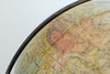 Ilustracja: <b class=pic_title>Wystawa "100 globusów na 100-lecie Polskiego Towarzystwa Geograficznego"</b> <br />
<br />
<b class=pic_description>Uwagę zwraca nietypowa (jak na dzisiejsze czasy) skala hipsometryczna</b> <br />
<br />
<b class=pic_author>fot.  Jerzy Królikowski</b><br />
<br />
