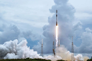 Ilustracja: Nowe satelity ICEYE na orbicie <br />
Start rakiety Falcon 9 z satelitami ICEYE, 30 czerwca (fot. SpaceX via Exolaunch)