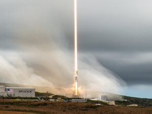 Ilustracja: Cztery satelity nowej generacji zasiliły konstelację ICEYE <br />
Start misji Transporter-8 (fot. SpaceX)