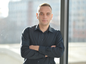 Ilustracja: Naukowiec z IGiG powiadał o swoich osiągnięciach w radiowej Jedynce <br />
Dr Dariusz Strugarek (fot. Tomasz Lewandowski, UPWr)