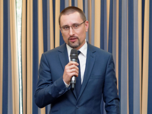 Ilustracja: Wicedyrektor departamentu ds. geodezji w MRiT pożegnał się ze stanowiskiem <br />
Bartłomiej Stecki (fot. Geo-System)