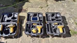 Ilustracja: 3x Topcon Gr3 kontroler FC 5000 i 2x FC200